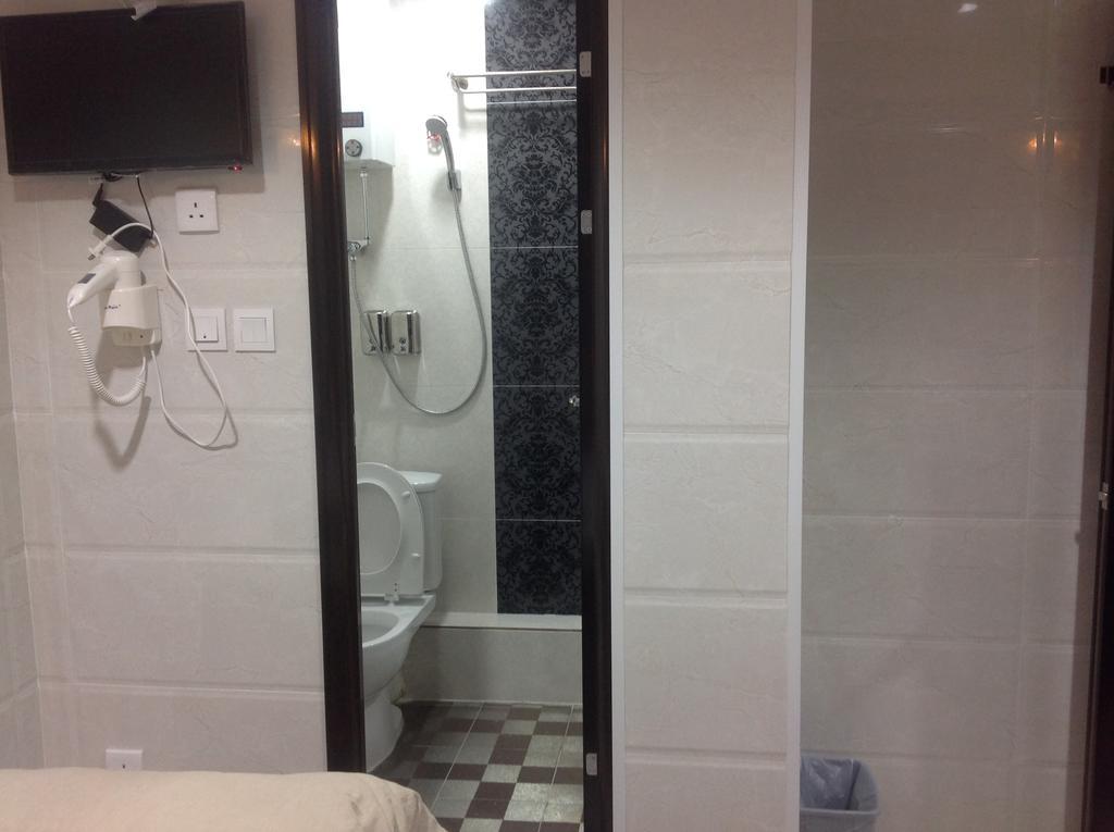 New Euro Asia Guest House Hong Kong Room photo